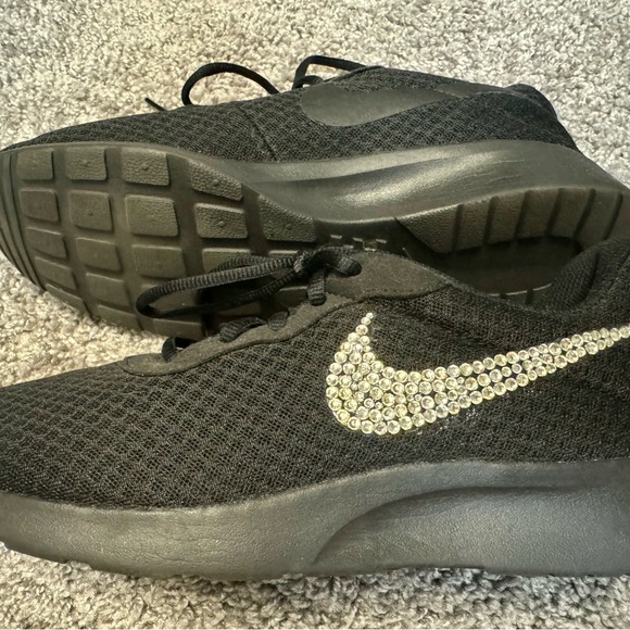 Nike Tanjun Swarovski Crystals - Picture 1 of 4